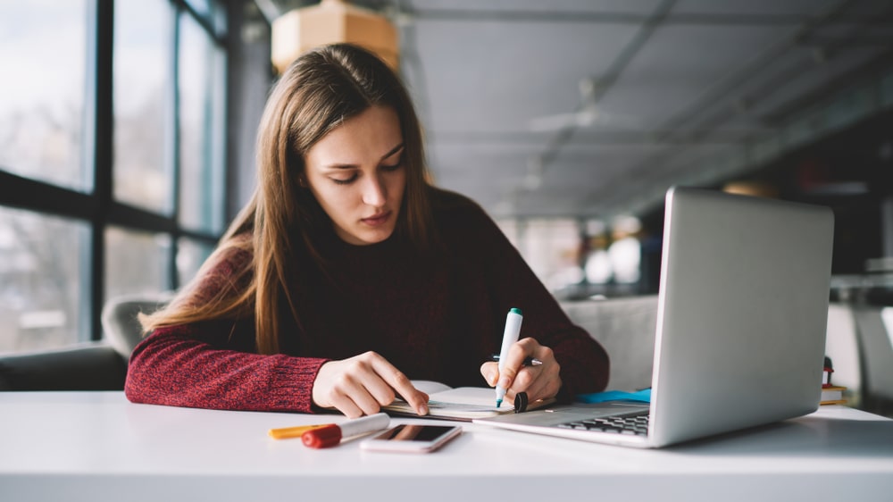 Estudar e trabalhar ao mesmo tempo