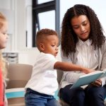 sala de aula para ilustrar texto sobre livros para professor de Educação Infantil