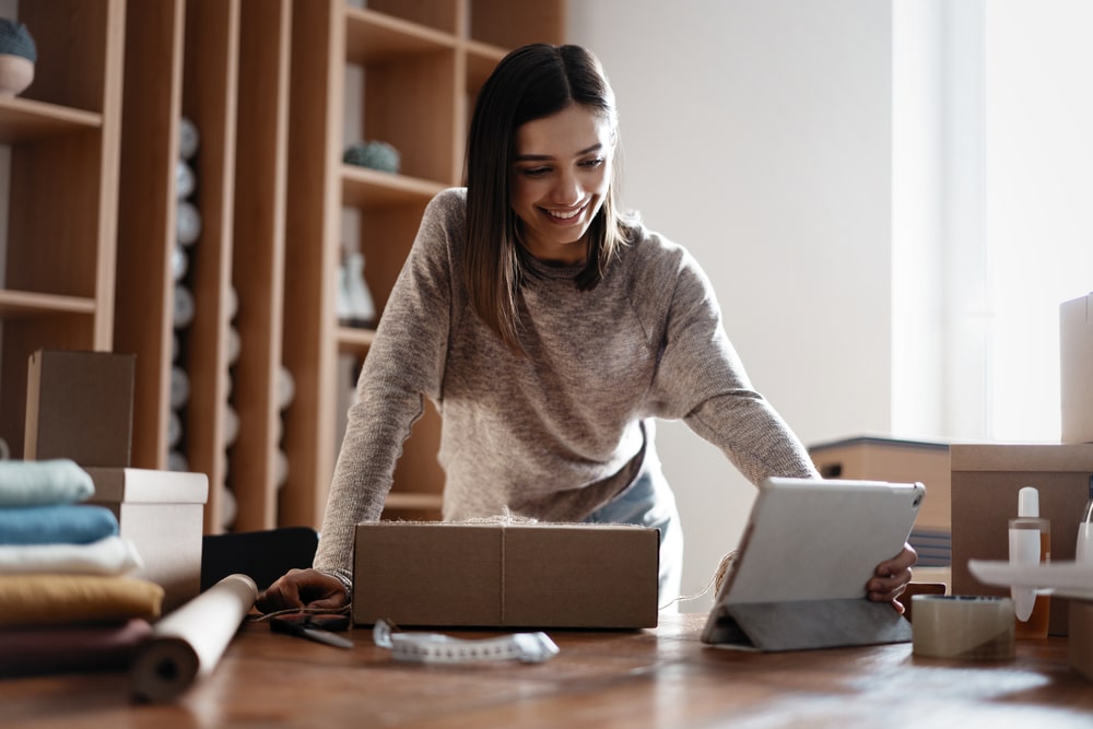 empreendedora para ilustrar texto sobre vender roupas na internet