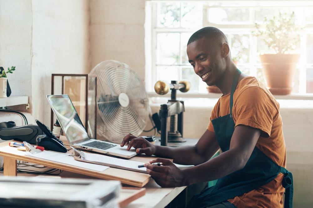 homem empreendedor para ilustrar texto sobre empreender com sucesso