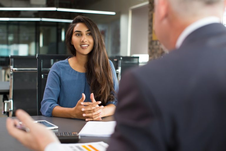 Como demonstrar interesse genuíno na vaga durante a entrevista?