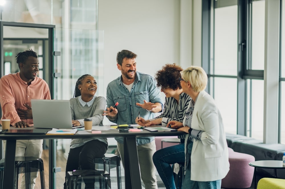 como se comportar no ambiente de trabalho com os colegas