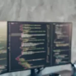 moça analisando dados